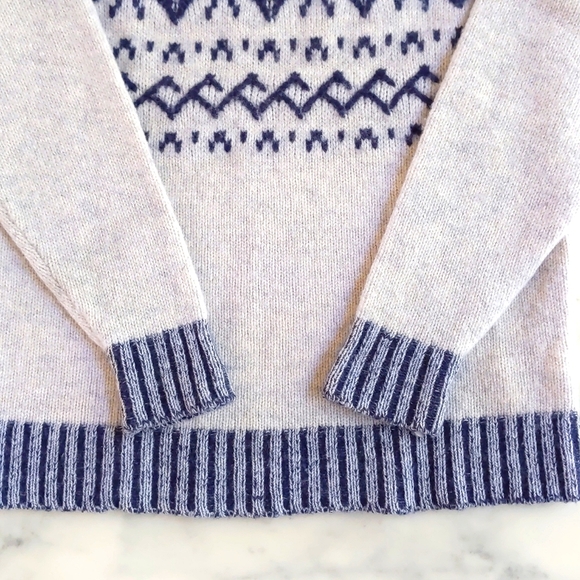 NWOT. Men's Wool blended crewneck sweater with color knitted patterns. - Picture 4 of 4